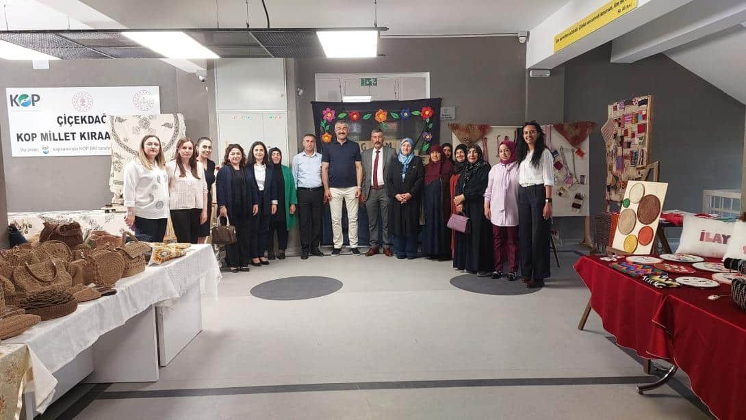 Hayat Boyu Öğrenme Haftası Kapsamında Yıl Sonu Sergisi Gerçekleştirildi.